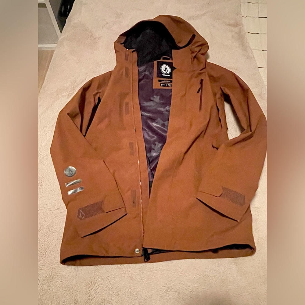 Volcom women’s winter/ski/board Gore-Tex jacket. Size extra small